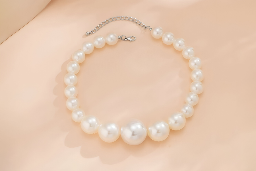 Fashionable pearl accessories